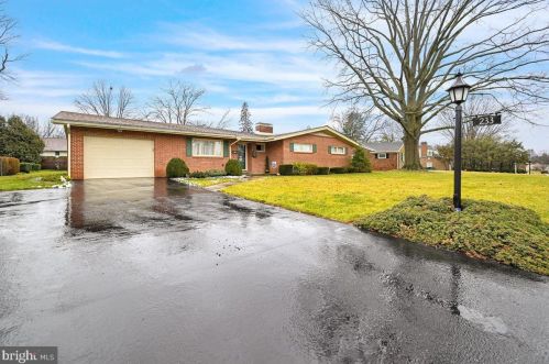 233 Grant Dr, Hanover, PA 17331-1343