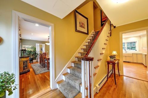 135 Ardmore Ave, Providence, RI 02908-2005