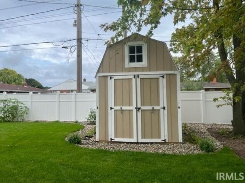 809 12 St, Mishawaka IN 46544-5822 exterior