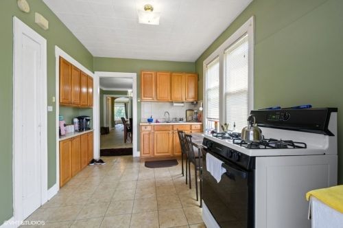 6710 Artesian Ave, Chicago IL 60645-5301 exterior