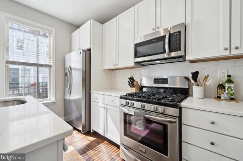 202 Admirals Way, Philadelphia PA 19146-5213 exterior