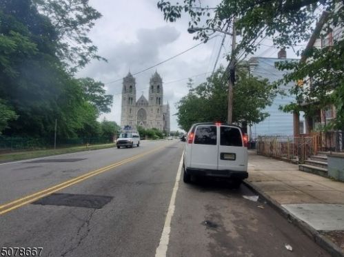 89 Clifton Ave, Newark, NJ 07104-1017