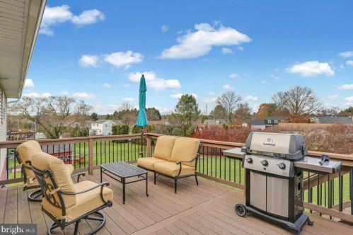 2447 Ellendale Dr, Lancaster PA 17602-1422 exterior