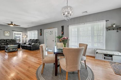 17 Sunrise Ln, Poughkeepsie NY exterior