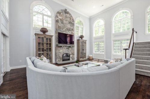 1941 Valleywood Rd, Mc Lean VA  22101-4931 exterior