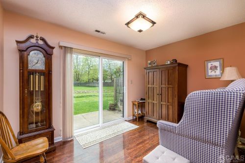 91 Gate House Ln, Edison NJ 08820-4001 exterior