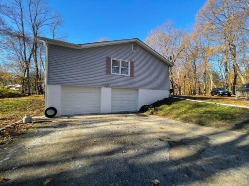 15 Needle Ln, Poughkeepsie NY 12603-4814 exterior