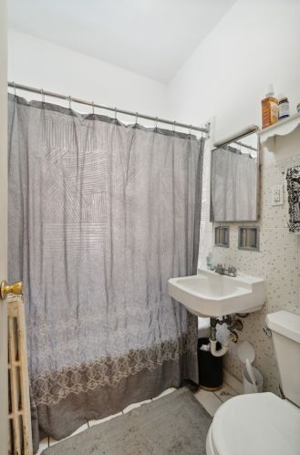 1440 Jarvis Ave, Chicago IL 60626-2062 exterior