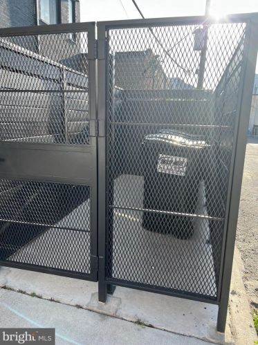 700 Marshall St, Philadelphia PA 19147-2710 exterior