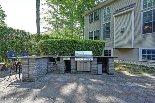 17 Monticello Ct, Morganville NJ 07751-4162 exterior