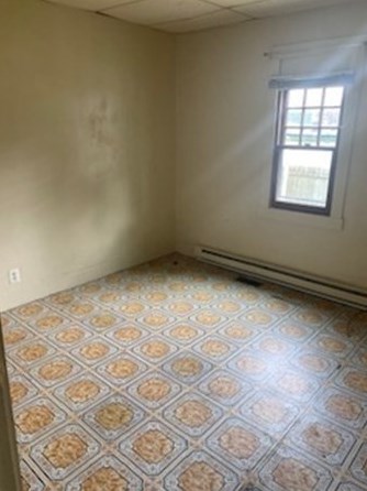 79 Oak St, Springfield MA 01151-1545 exterior