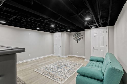 5933 79th St, Milwaukee WI  53218-1716 exterior