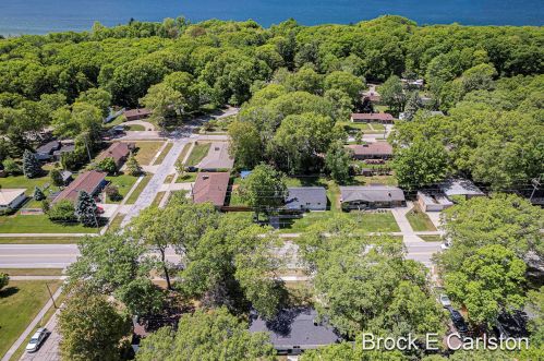 3024 Beach St, Meskegon MI 49441-1128 exterior