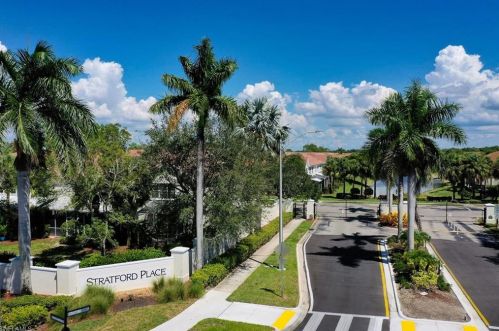 816 Hampton Cir, Naples FL 34105-4825 exterior