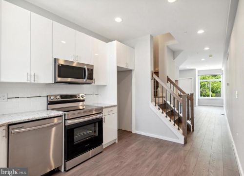 2044 5th St, Philadelphia, PA 19122-2548