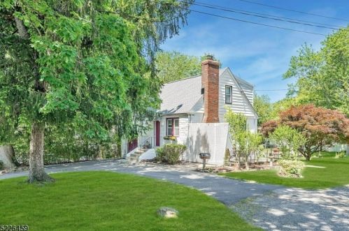 571 Eagle Rock Ave, Town Center, NJ 07052-3644