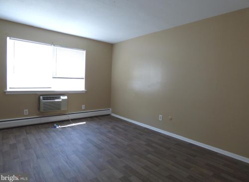 415 Garnet Dr, Burlington NJ 08016-4715 exterior