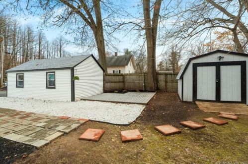 174 Spring St, Windsor Locks CT  06096-1732 exterior