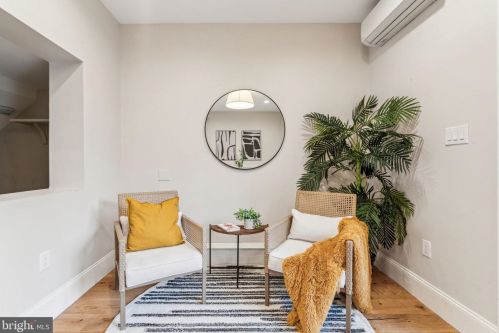 131 Bainbridge St, Philadelphia PA 19147-1810 exterior