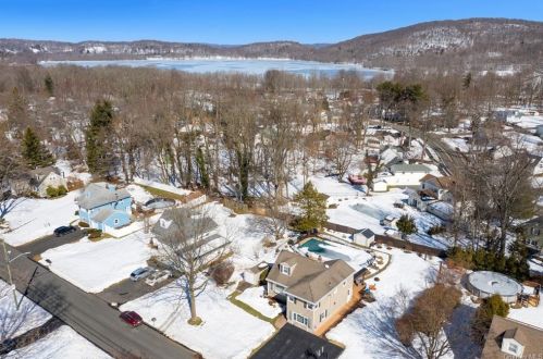 253 Cottage Rd, Valley Cottage NY 10989-2426 exterior