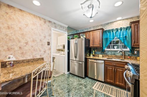 87 Poplar Pl, East Freehold NJ 07728-4169 exterior