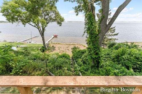 1661 Ruddiman Dr, Meskegon MI 49445-3041 exterior