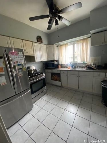 310 Irving St, Central Islip, NY 11722-3718