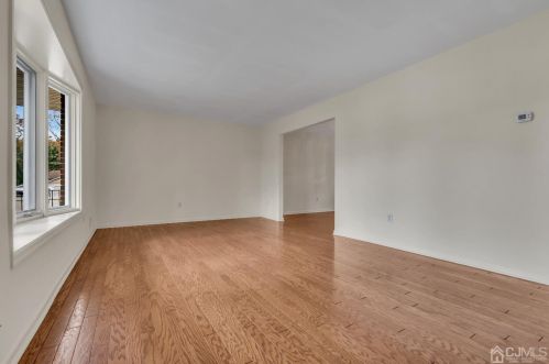 4 Rockoff Ct, Edison NJ  08837-3000 exterior