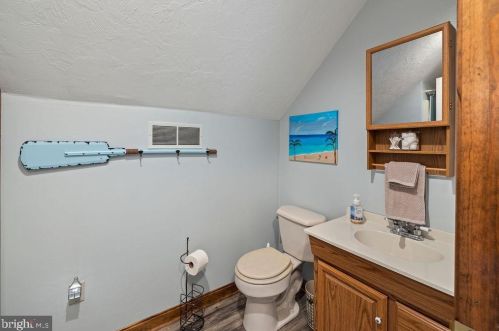 1165 Fox Run Ter, Hanover PA 17331-8742 exterior