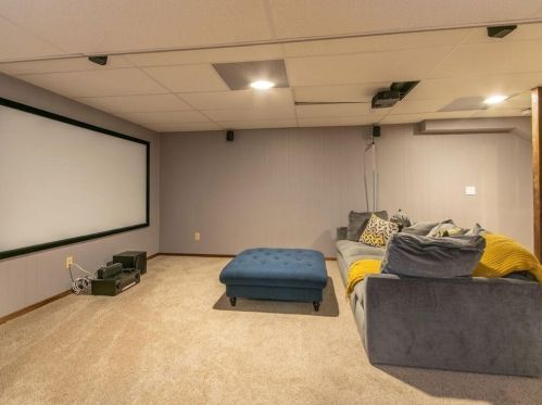 19 Quinnehtuk Rd, Springfield MA 01106-2911 exterior