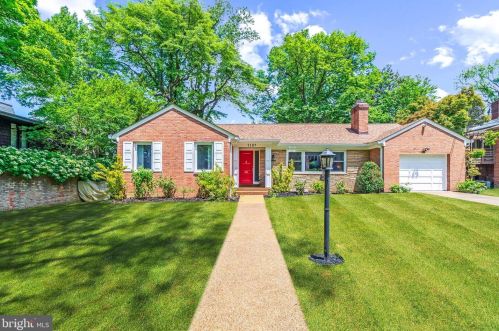 3107 Dogwood St, Washington, DC 20015-1417