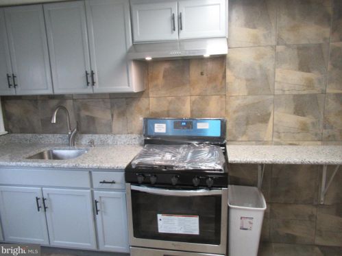 966 Niagara Rd, Camden NJ 08104-2860 exterior