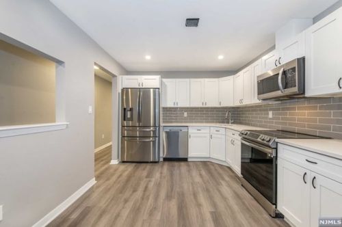 5 London Ct, Teaneck NJ 07666-6488 exterior