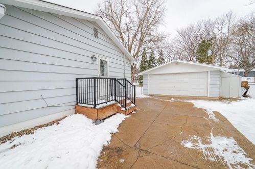 2093 Emerald Ln, Saint Paul MN 55122-2810 exterior