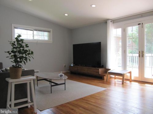 1807 Youngblood St, Mc Lean VA  22101-5244 exterior