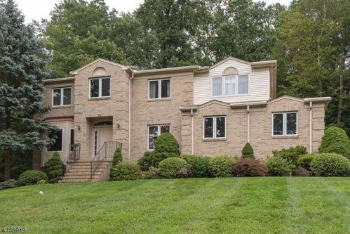 13 Trade Winds Dr, Dover, NJ 07869-1239