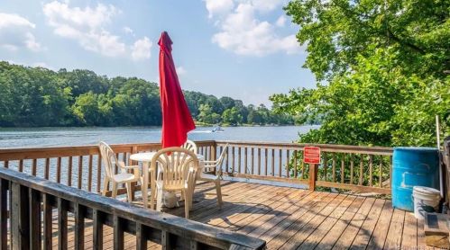 236 Roosevelt Dr, Seymour CT 06483-2118 exterior