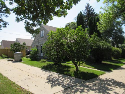 3262 37th St, Milwaukee, WI 53215-4153