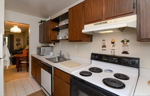 15 Santangelo Ter, Derby, CT