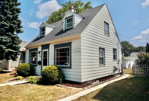 3552 19th St, Milwaukee, WI 53221-1502