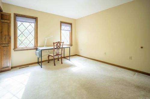 6 Chestnut Rdg Rd, Poughkeepsie NY 12603-6503 exterior