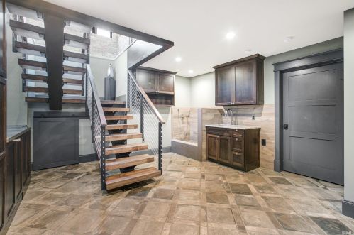 221 Mishawaka Ave, Mishawaka IN 46545-6015 exterior