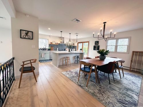 4 Cutchogue Ln, Commack NY  11725-4207 exterior