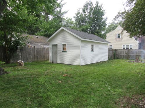 1749 Ray St, Meskegon MI 49442-5868 exterior