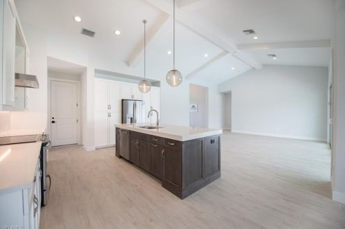 24 Johnnycake Dr, Naples FL 34110-1345 exterior