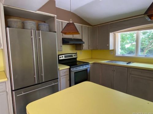 151 Salem Rd, Ridgefield CT 06877-3122 exterior