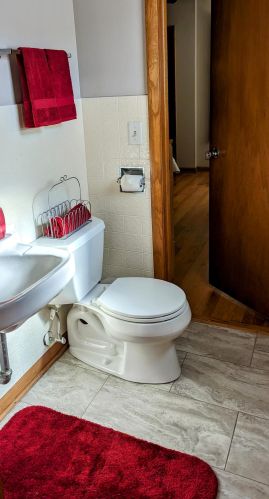 4914 104, Milwaukee WI 53228-3204 exterior