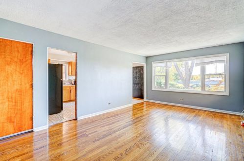 10939 King Dr, Chicago IL 60653-3311 exterior