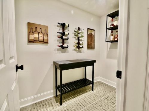 4152 Club Dr, Atlanta GA 30319-1116 exterior