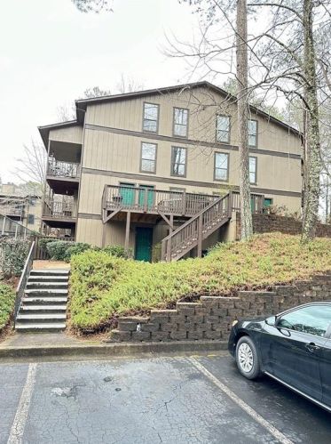 3885 Cedar Cir, Tucker, GA 30084-7330